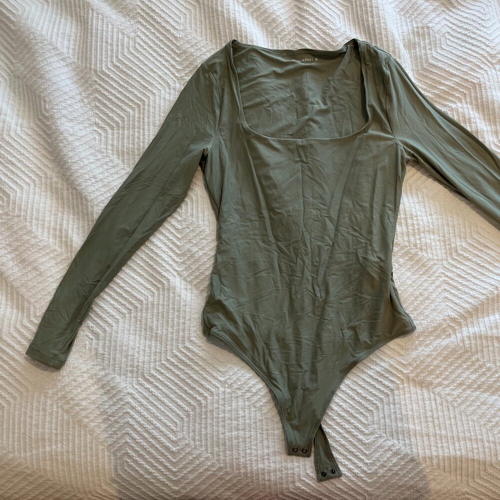 A&K Sage Green Long-Sleeved Bodysuit Size M Never Worn